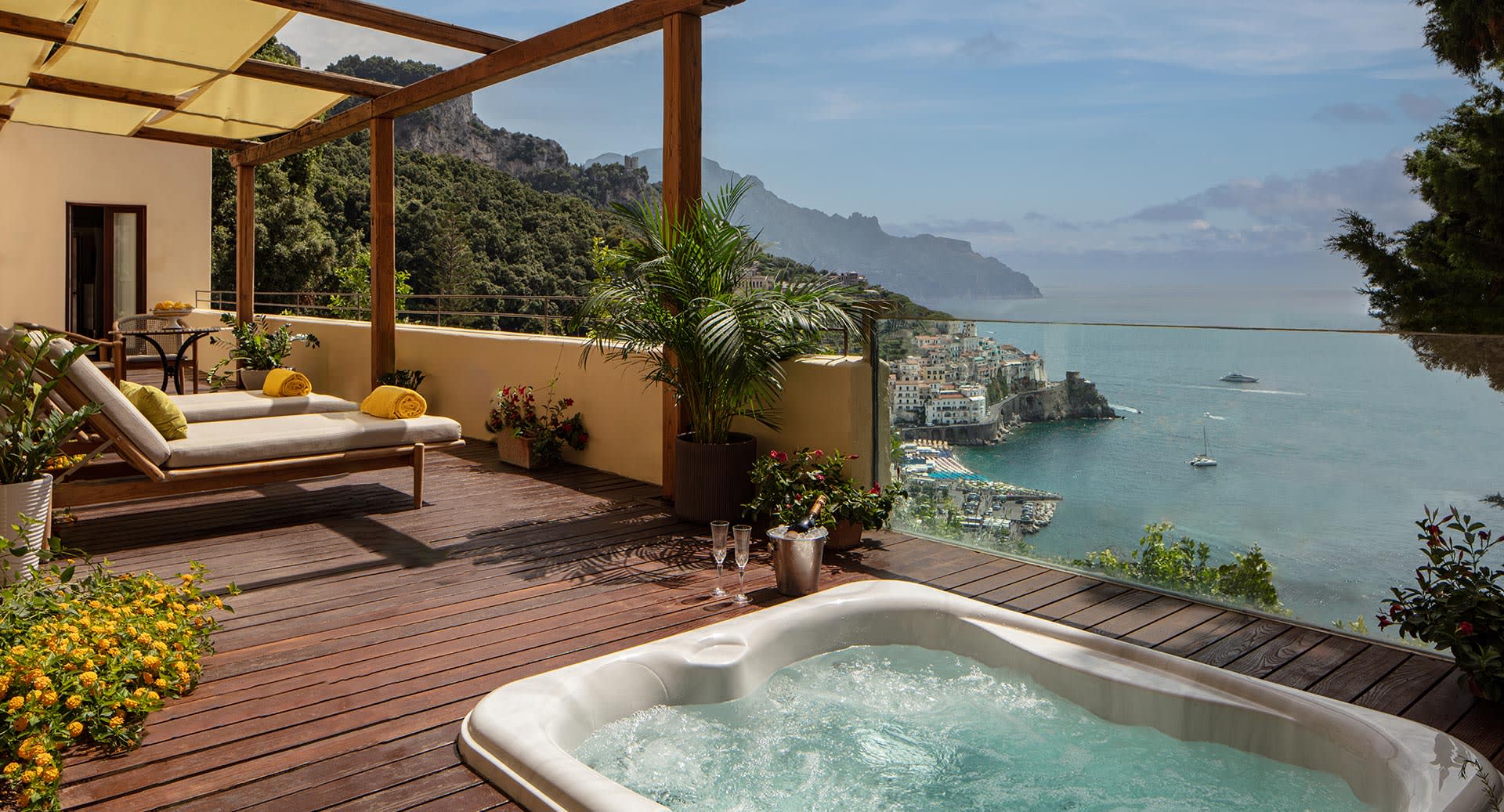 anantara_convento_di_amalfi_grand_hotel_suite_delleremita_terrace_and_jacuzzi_1920x1037